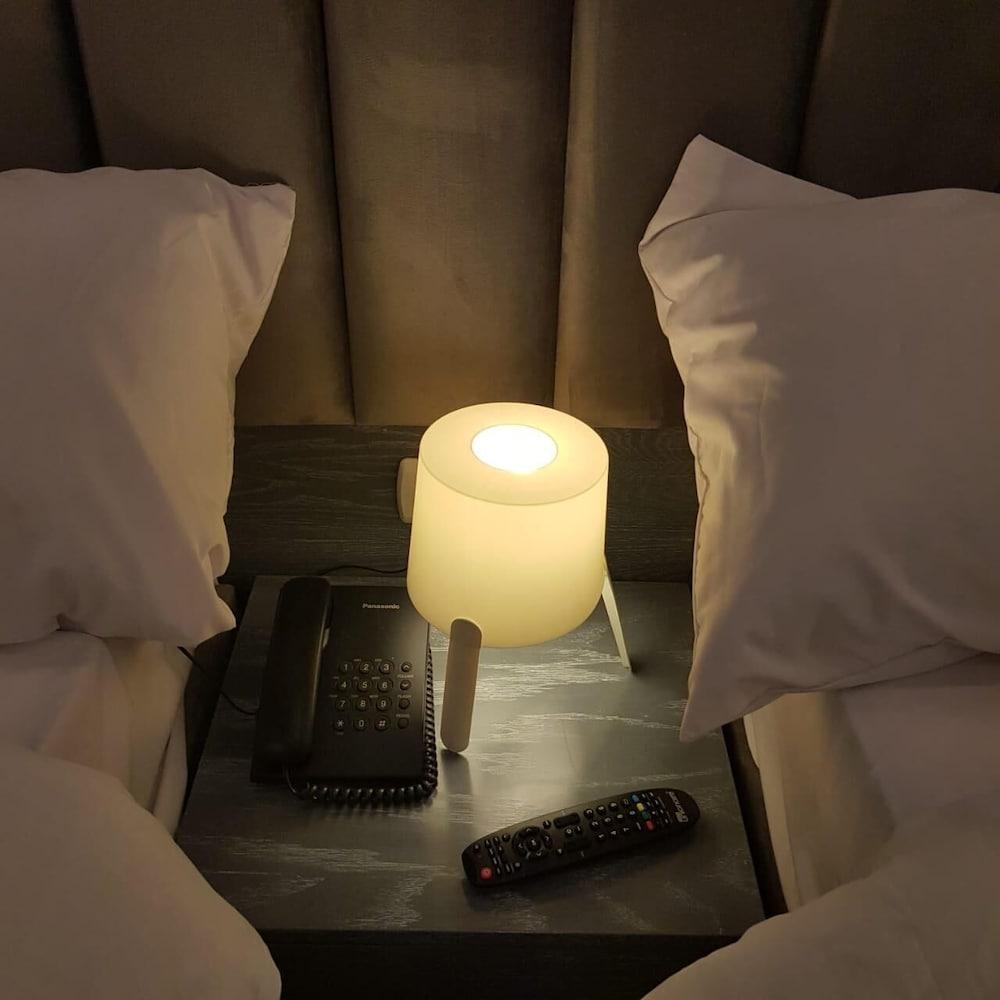 Cleopatra Pyramids View Inn