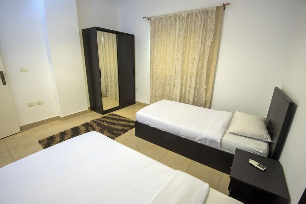 Lilly City Center Hostel