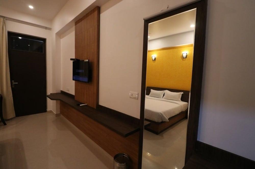 GenX Crescent Lucknow