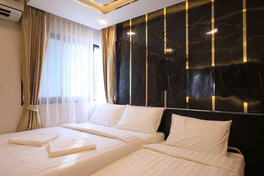 Pratunam Atrium Hotel