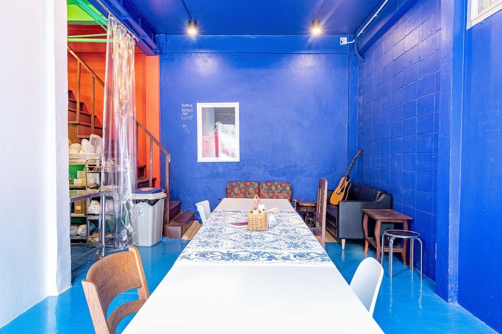 Moong Samyan Hostel and Gallery