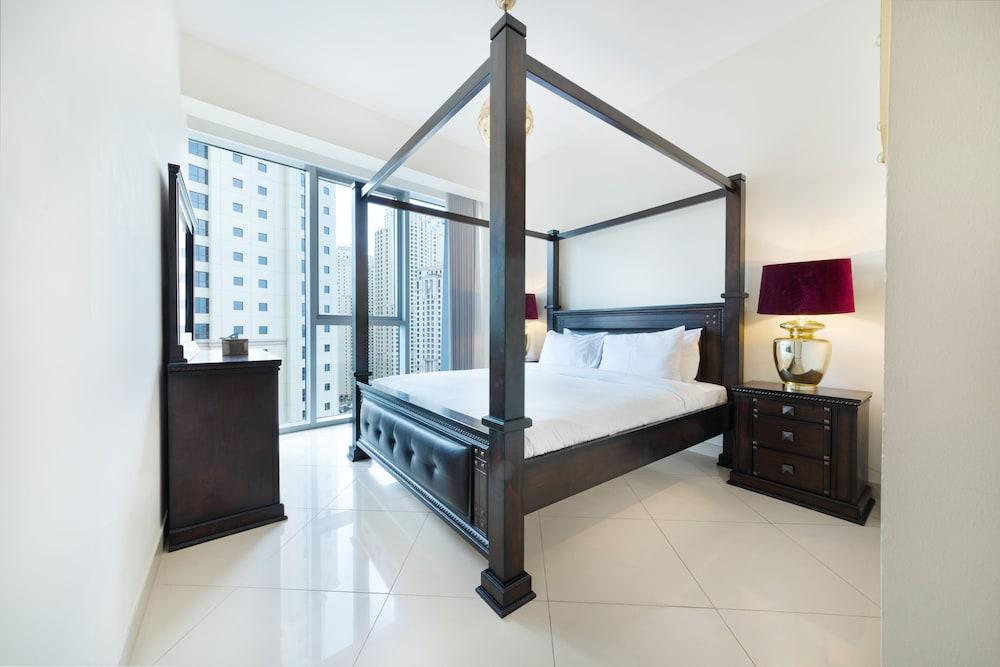 Maison Privee - Spacious Apt w/ Beach, Pool and Marina Access