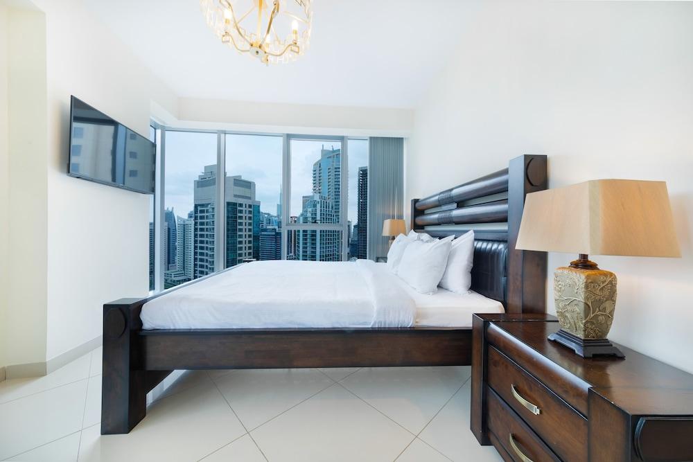 Maison Privee - Spacious Apt w/ Beach, Pool and Marina Access