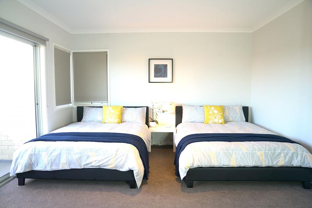 Waterfront Villa in Sanctuary Lakes