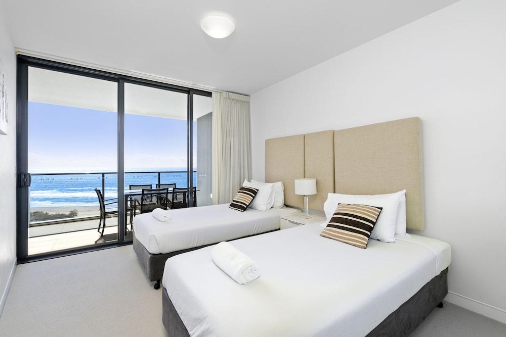 Oracle Broadbeach Apartments