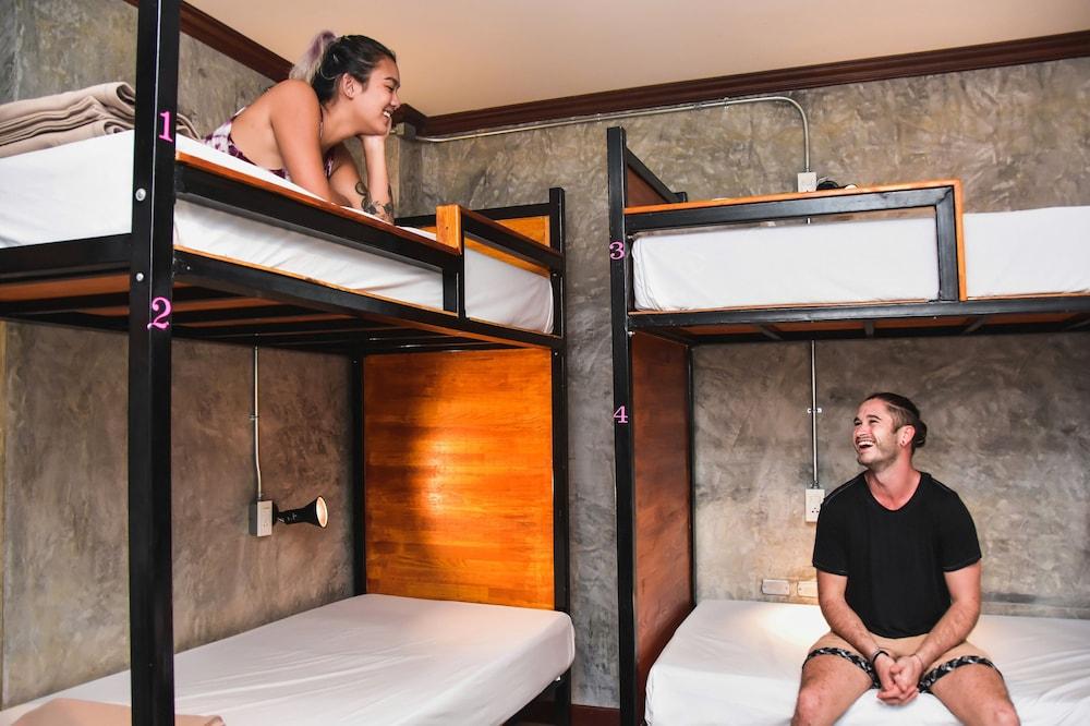 Mad Monkey Koh Phangan Hostel - Adults Only