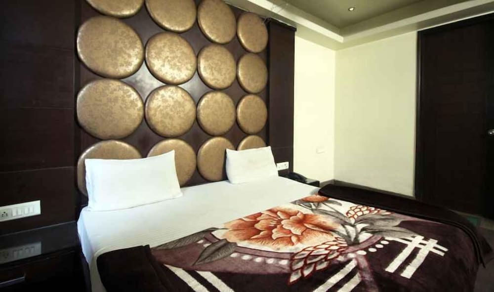 ADB Rooms Hotel Metro Plaza