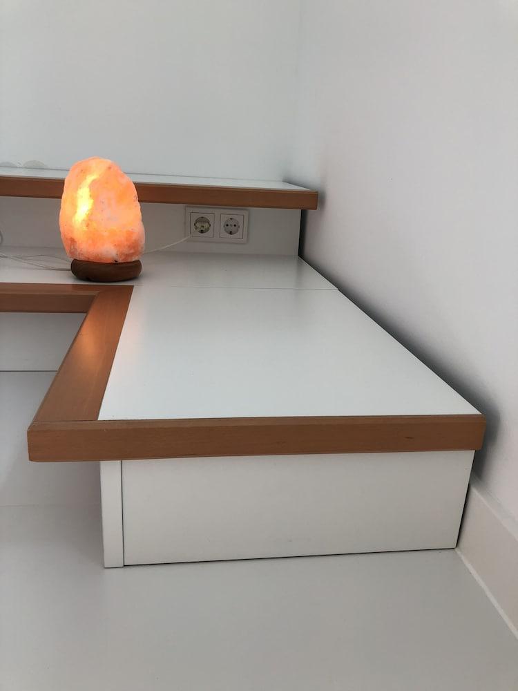 the white design apartment