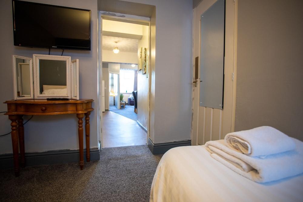 Old Barrington Arms Apartments