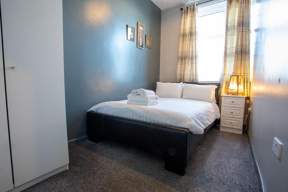 Old Barrington Arms Apartments