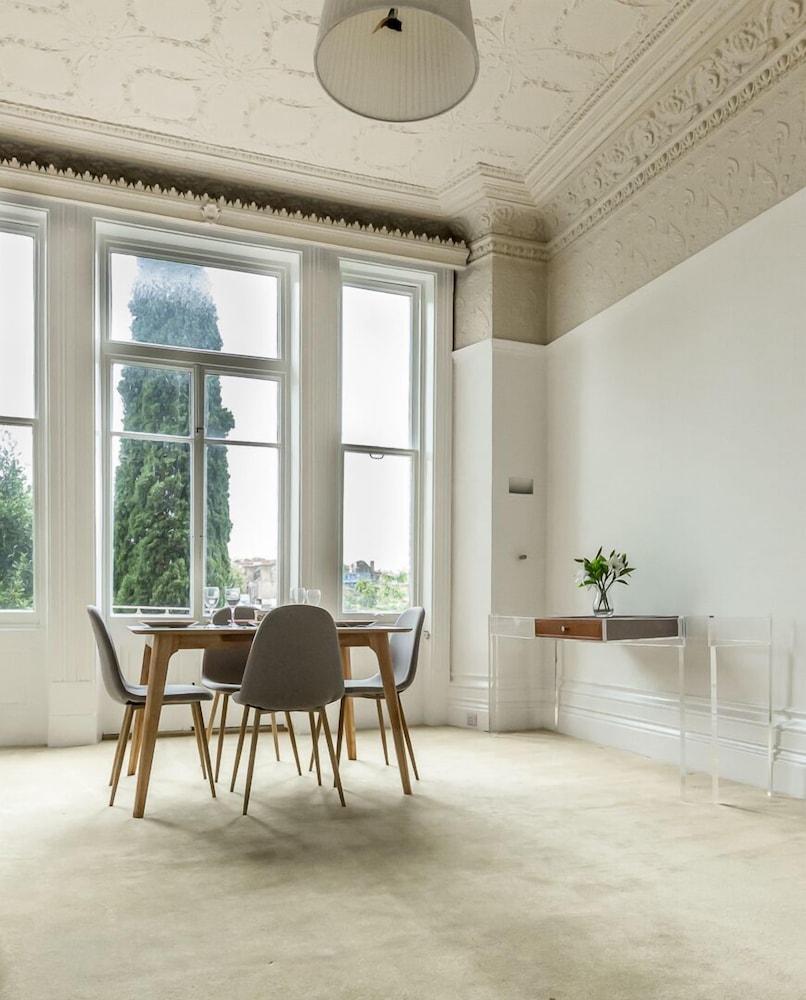 Spacious 1BR Period Apartment Hampstead