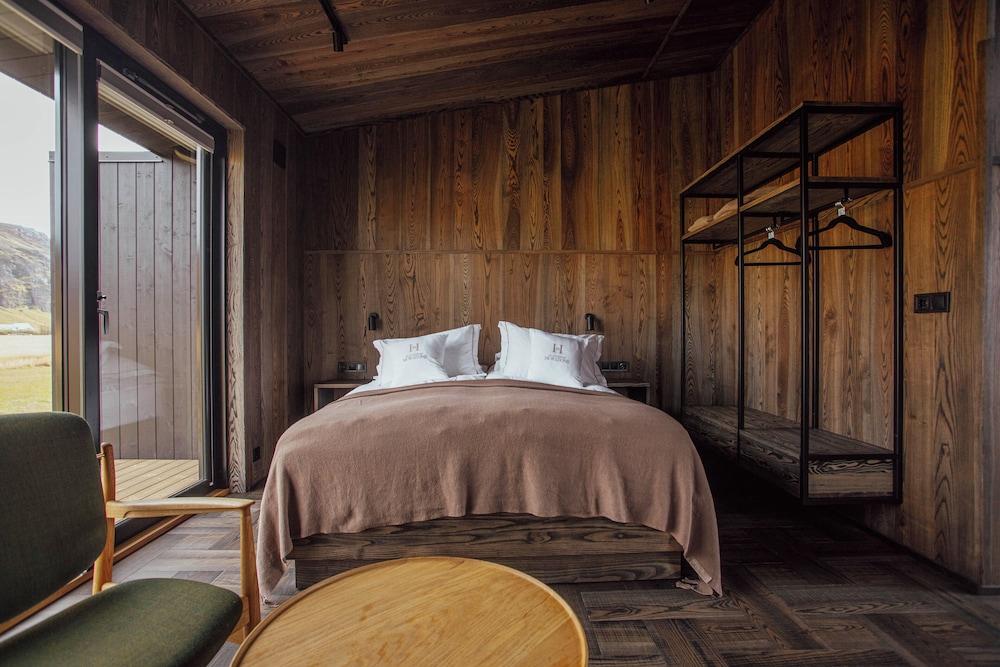 Seljalandsfoss Horizons