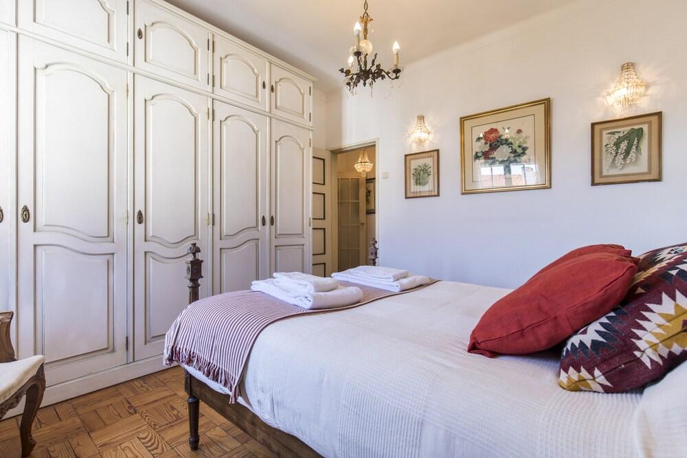 Rustic Seaview Apartment in Cascais