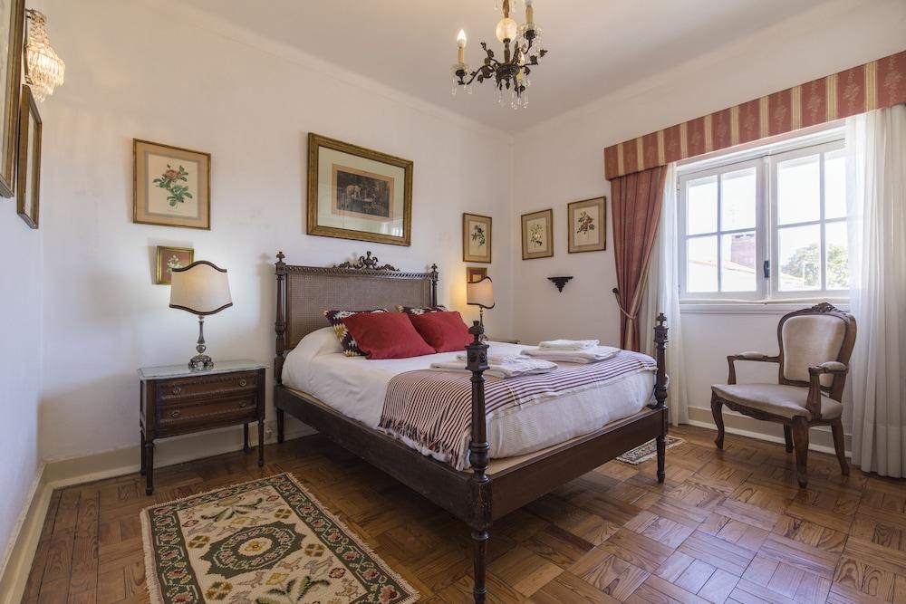 Rustic Seaview Apartment in Cascais