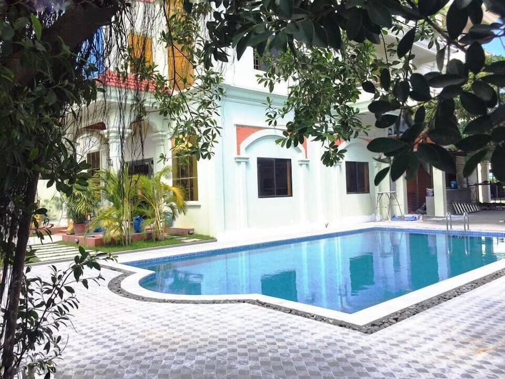 Moonlight Inn Boutique