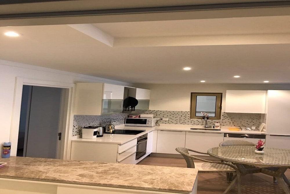 BO056 by Villaofsummer