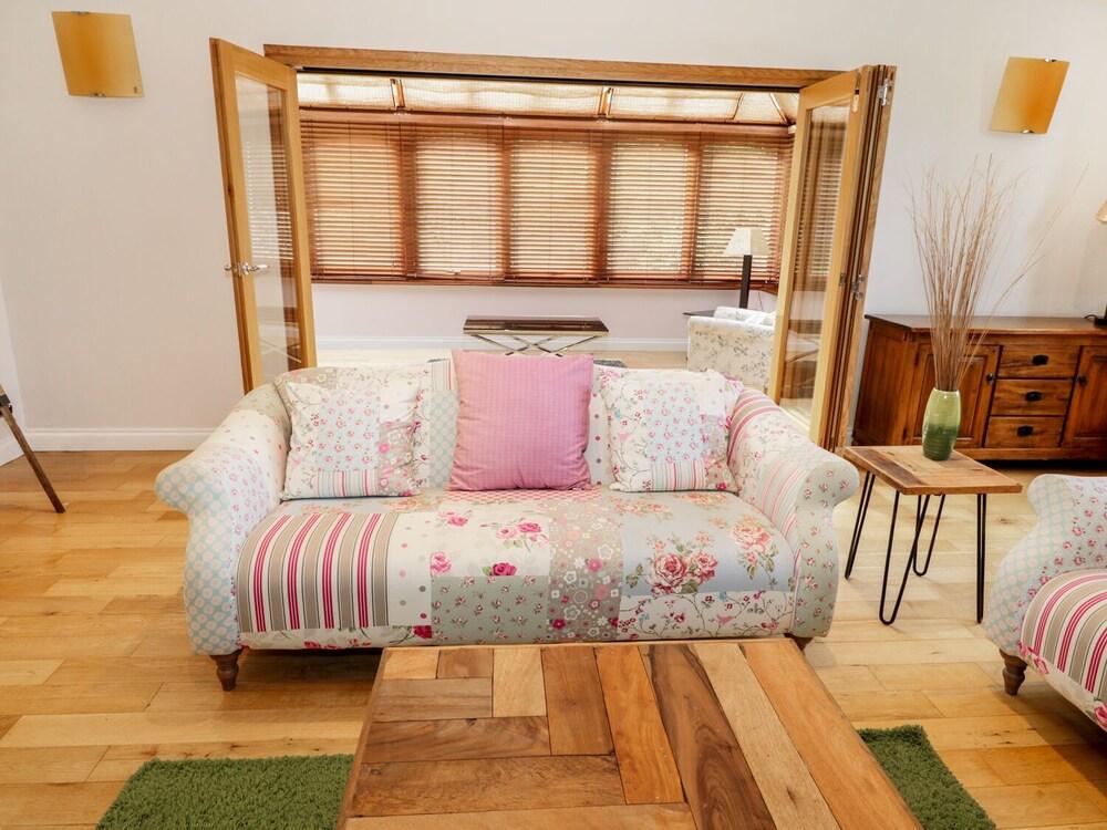 Walworth Castle Lodge