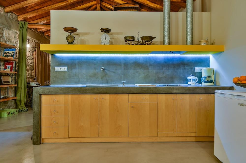 Boutique Stone Cottage With Large Terraces