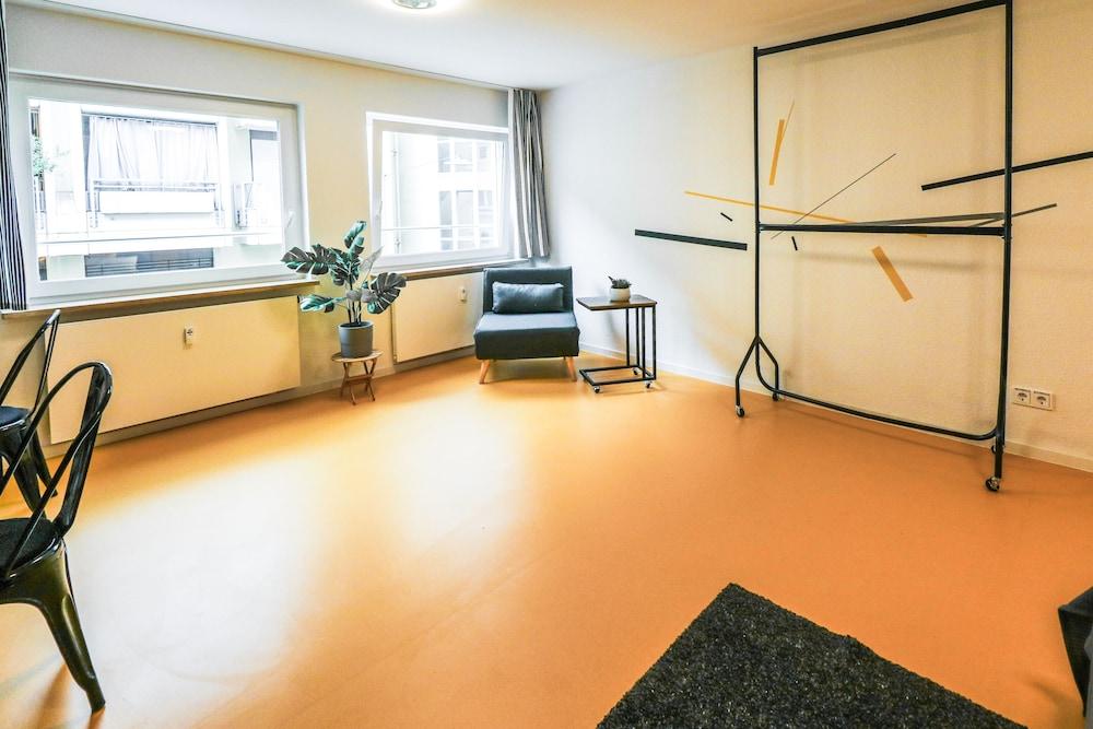 Nice and clean hostel room for 3 2C