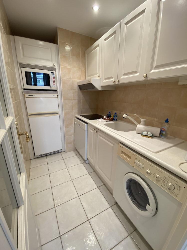 Cannes Holiday Suites