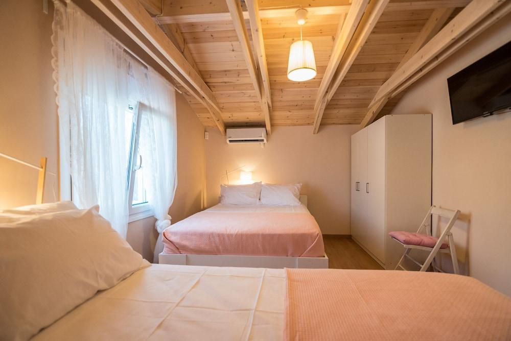 Gorgeous Villa with Garden - Stavros Beach