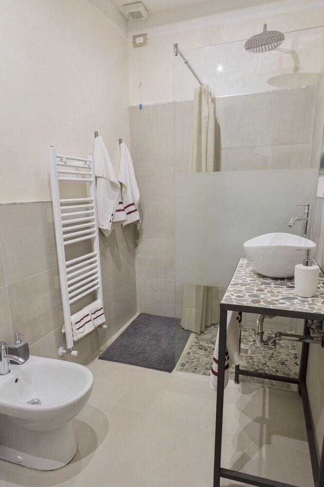 Collimare Rooms and Sailing