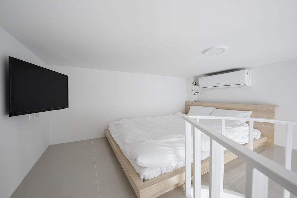 Pool Villa Shiny River