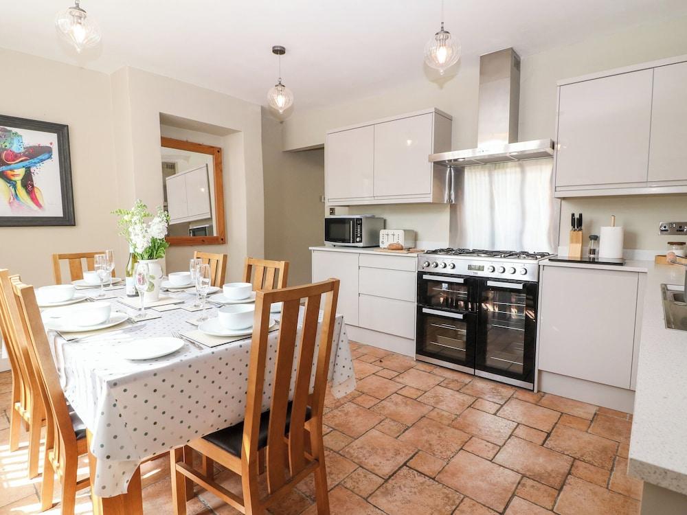 The Cottage at Broadway