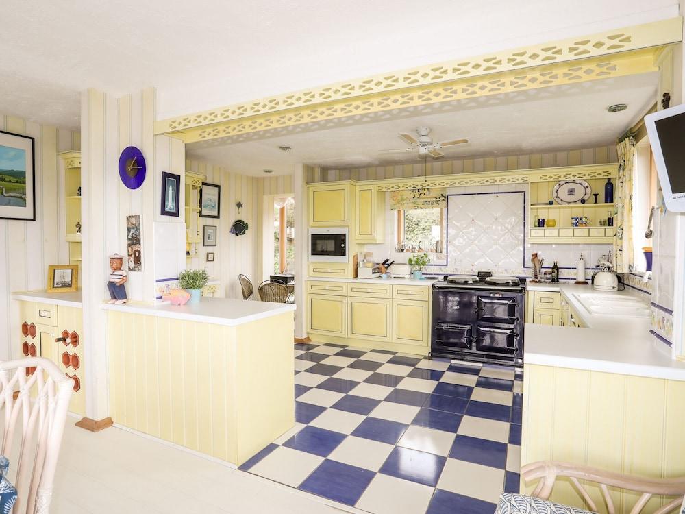 Bryn Y Mor, Borth Y Gest