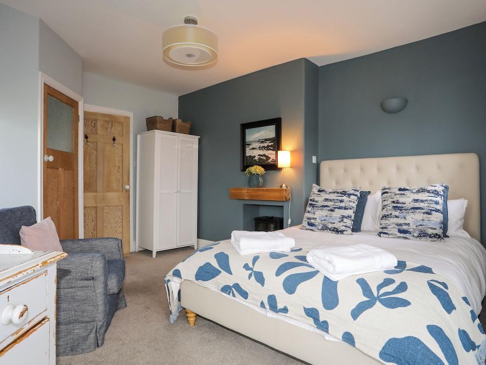 Min Y Mor Trearddur Bay