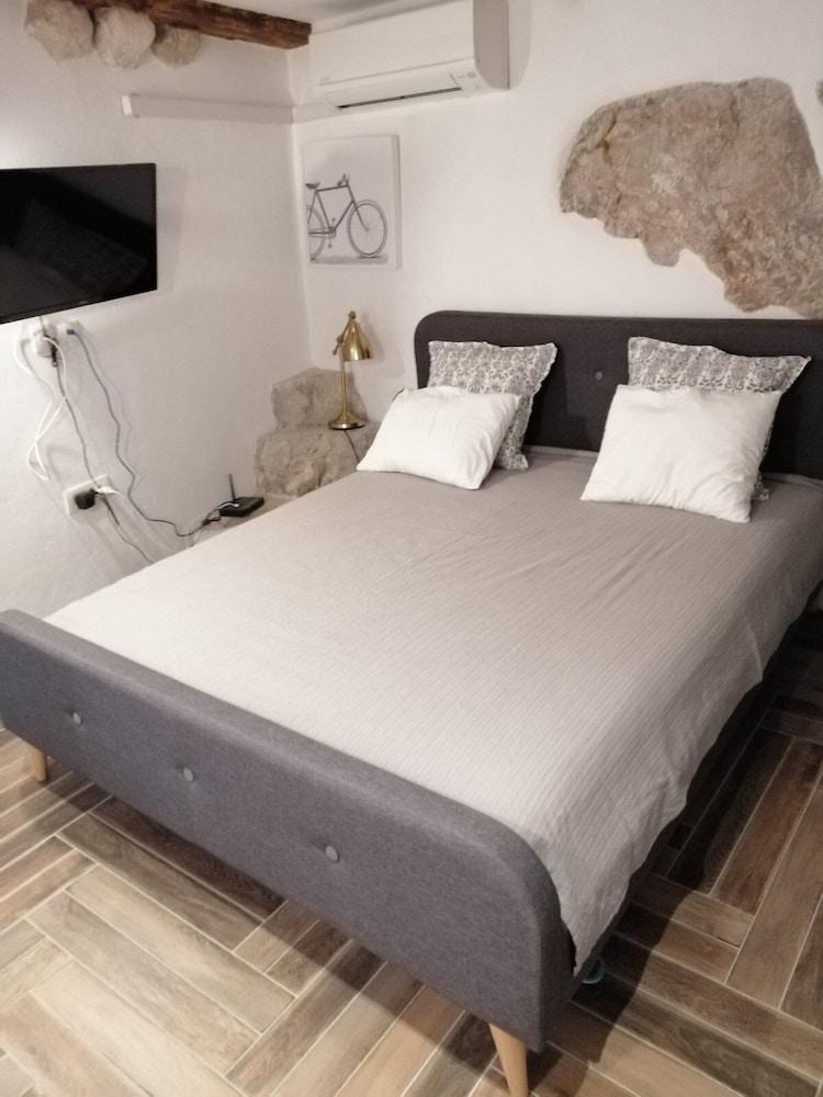 Private Accomodation Linda