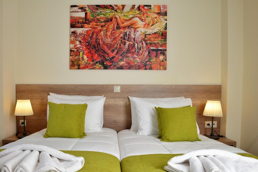 Private Pool Luxurious Villa with Parking & BBQ