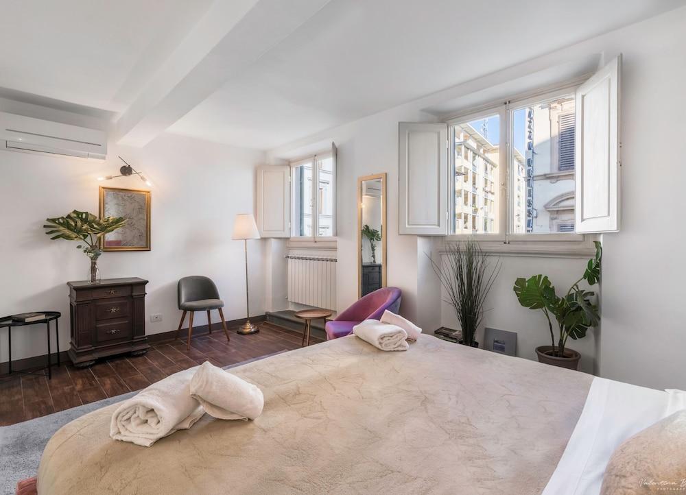 Elegant 3-Bedroom Apartment in the Historic Center