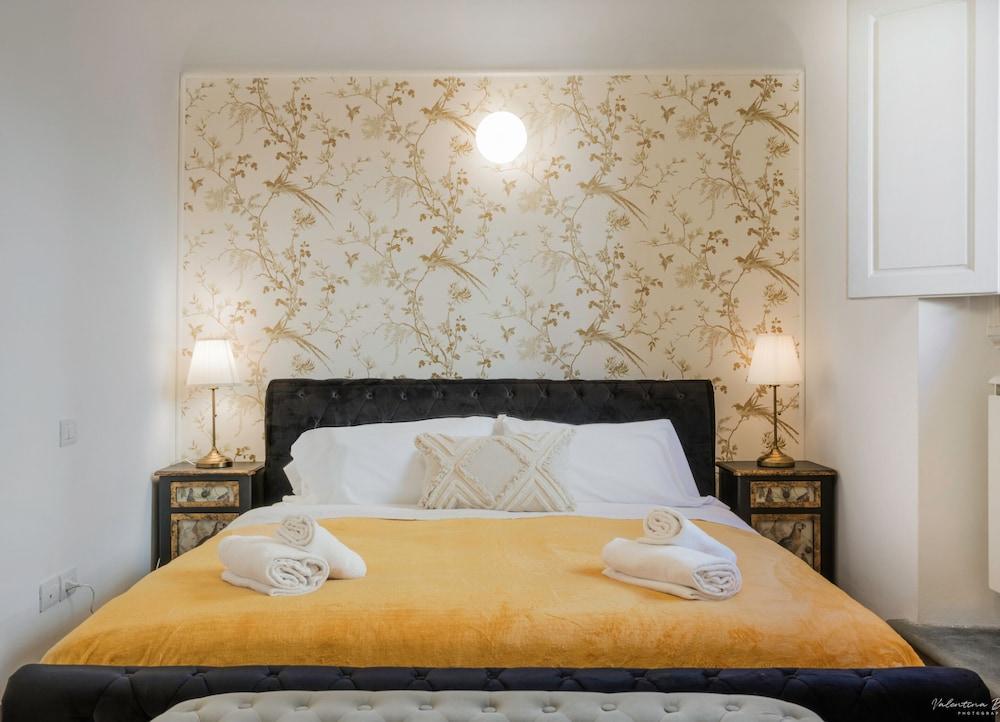 Elegant 3-Bedroom Apartment in the Historic Center