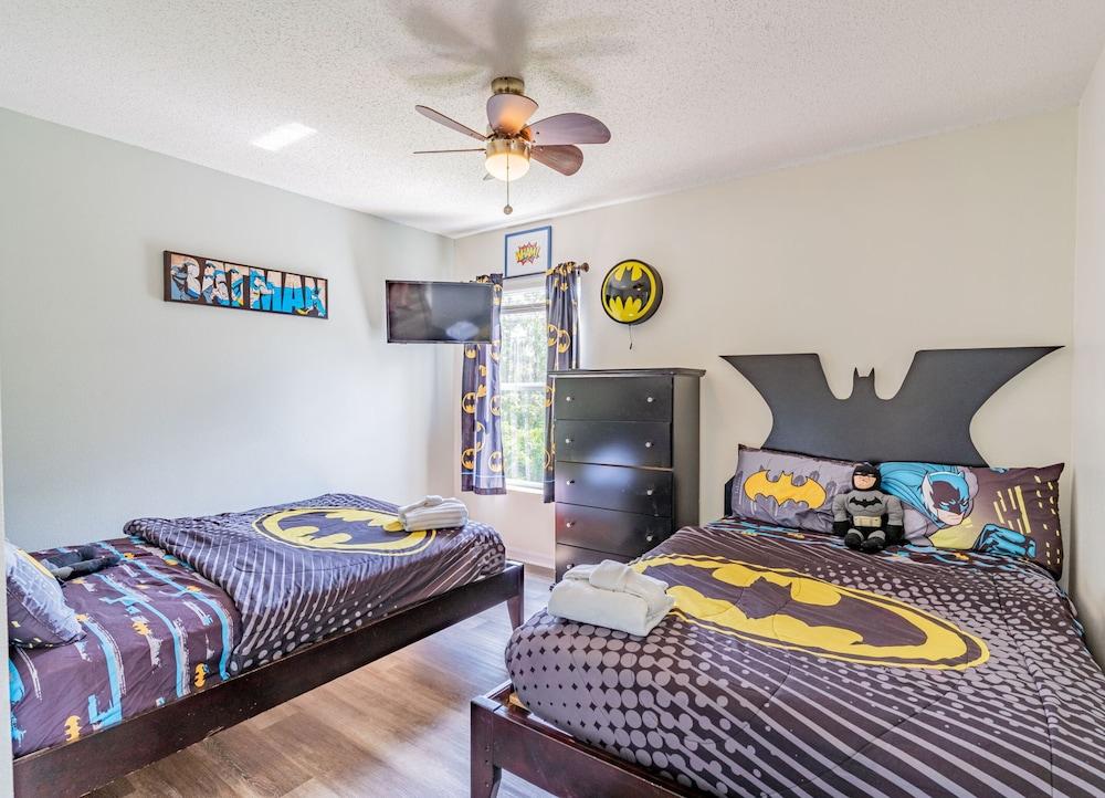 Themed 7 Bedroom Villa, 12 Min to Disney, Resort Access