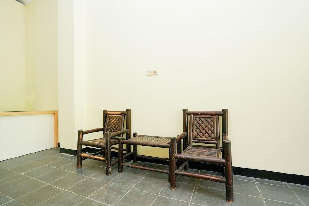 OYO 1857 Wonoboyo Residence