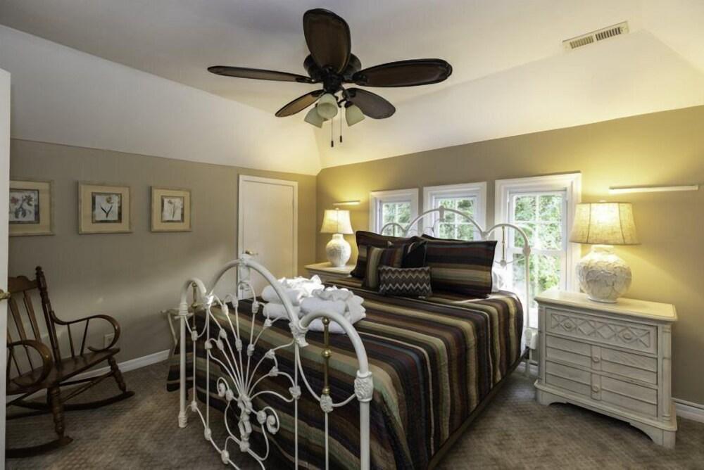 Dogwood Cottage on West Main