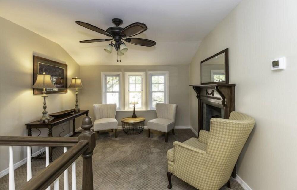 Dogwood Cottage on West Main