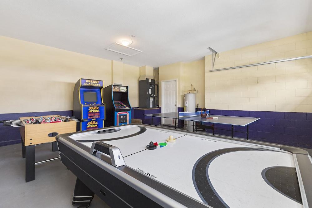 Wired Palms by VillaDirect