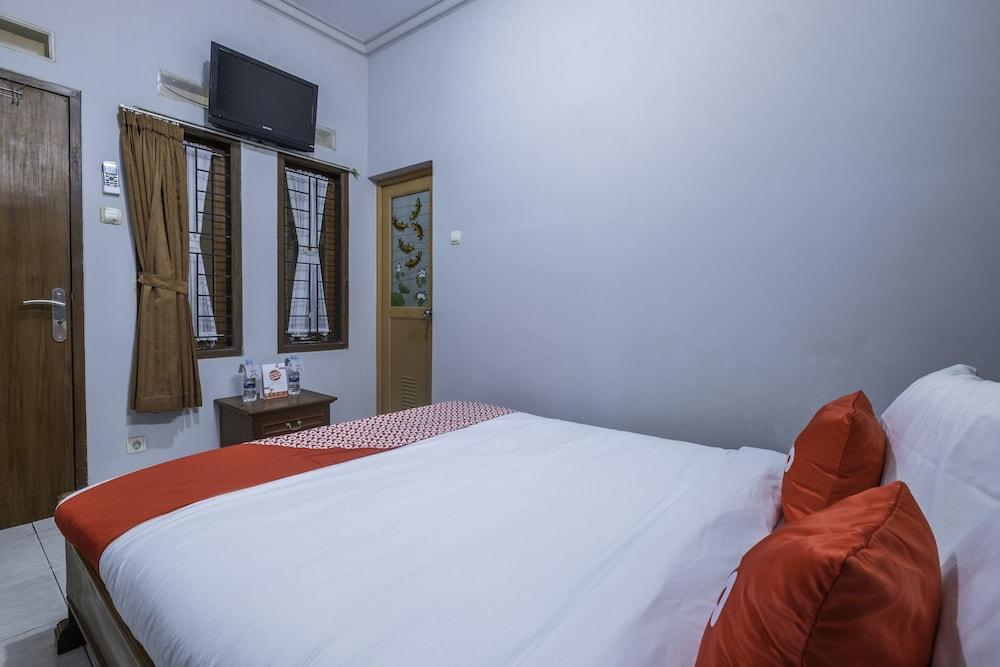 OYO 1859 Rancabali Residence