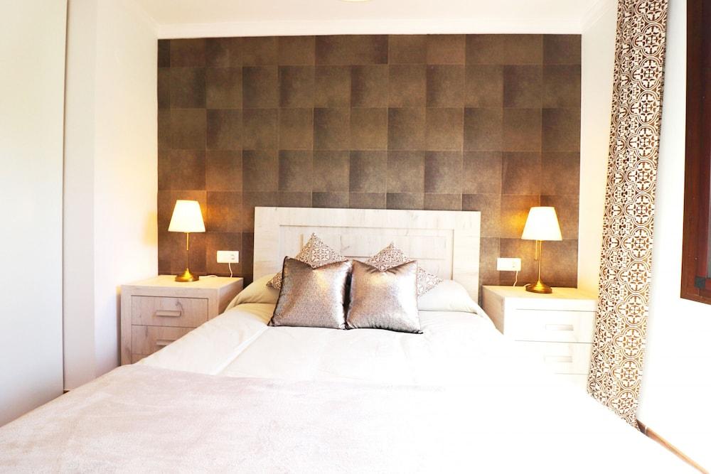 1093 Villa Magnolias