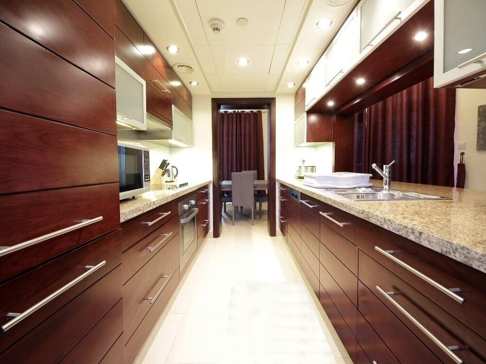 Vacation bay Burj Views Tower East