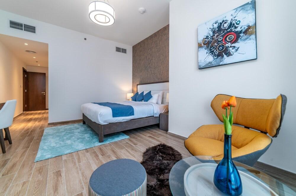 Vacation bay Noura Tower