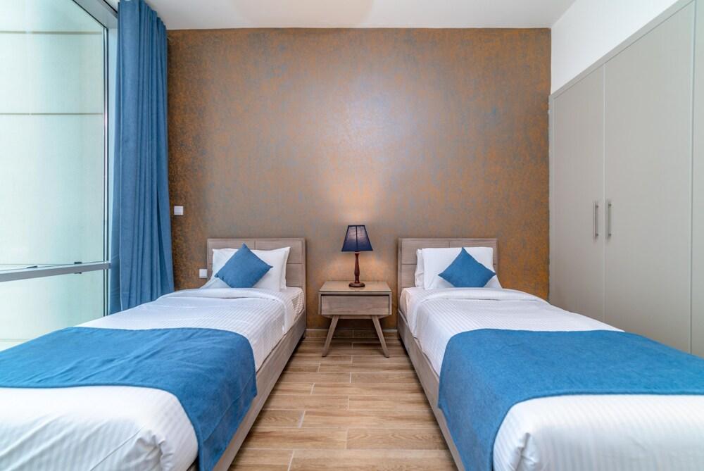 Vacation bay Noura Tower