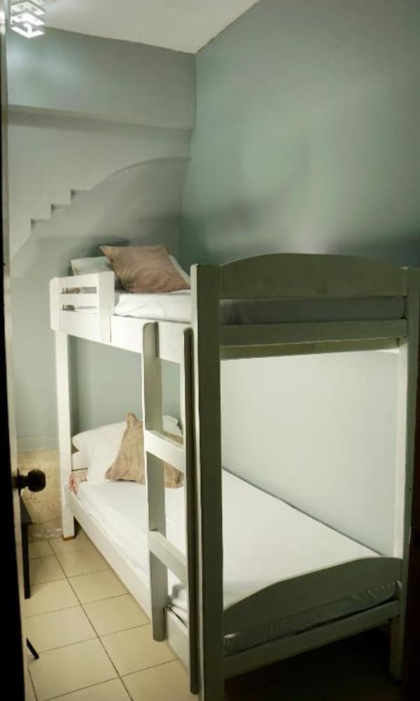 E Transient - Hostel