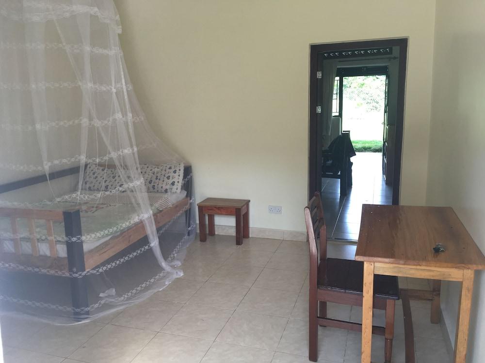 Ben And Lily Cottages