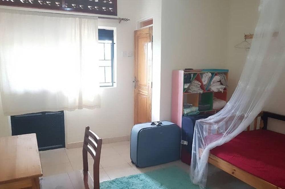 Ben And Lily Cottages