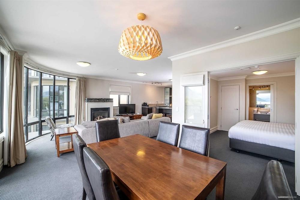 The Beacon - 2 Bedroom Luxe Apartment