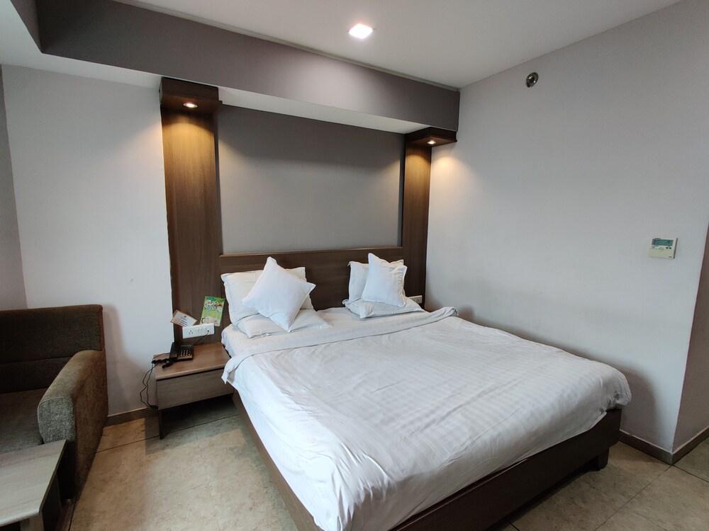 Pride Biznotel - The Maison Anand