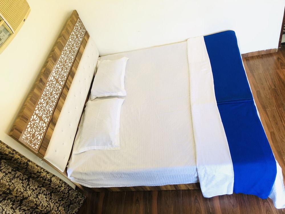 Spicy Mango Malhotra's Pristine Villa